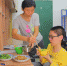江西理工大学“轮椅男孩”：妈妈陪我一起上大学 - 教育网