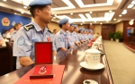 中国第十四支赴利比里亚维和警队凯旋  省公安厅隆重表彰  郑为文颁发奖励证书 - 公安厅