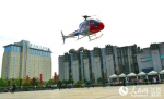 10月1日下午，中航工业昌飞公司飞行员刘剑驾驶AC311型直升机迎娶新娘胡悦，AC311型直升机即将在昌河广场降落。 - 上饶之窗