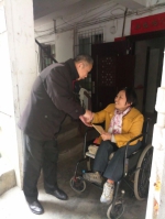 省残联李志刚副巡视员走访慰问社区贫困残疾人 - 残联