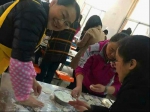 省体校举办“三八”妇女节包饺子比赛 - 体育局
