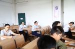 校长金志农参加“思想政治工作体验日”和“学生生活体验日”活动 - 南昌工程学院