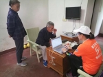 赣州市微马跑步协会开展慰问孤寡老人 活动 - 体育局