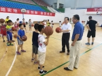 校领导看望暑期集训的教练员和运动员以及参加暑期篮球体验活动的教职工子女 - 南昌工程学院