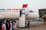 刘奇书记、易炼红省长等省领导到机场迎接白衣天使胜利凯旋 - 卫生厅