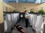 凌晨大广高速吉安服务区 一男子晕倒在卫生间 幸亏有他们…… - 中国江西网