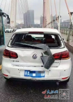 私家车被追尾引定损之争 - 中国江西网